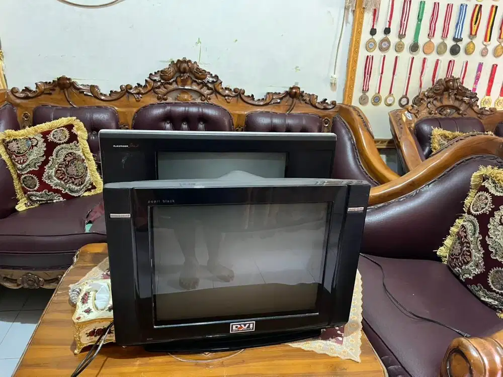 JUAL TV BEKAS MEREK SHARP&AKUARI 21 in