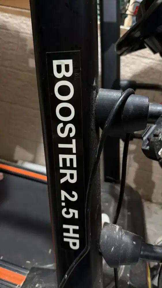 TREADMILL BOOSTER 2.5 HP - Kondisi Mulus, siap Pakai