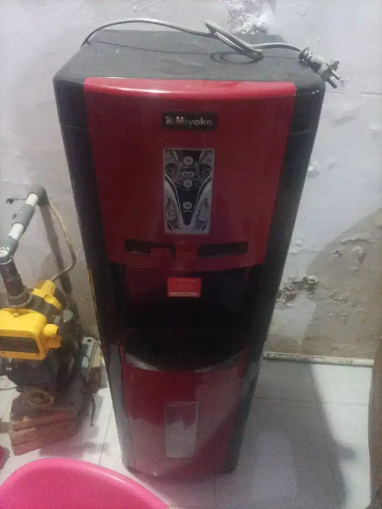 Dispenser galon bawah