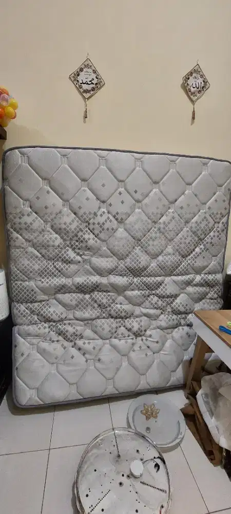 Kasur INTHEBOX 180x200 King Size Bekas – Kondisi Baik