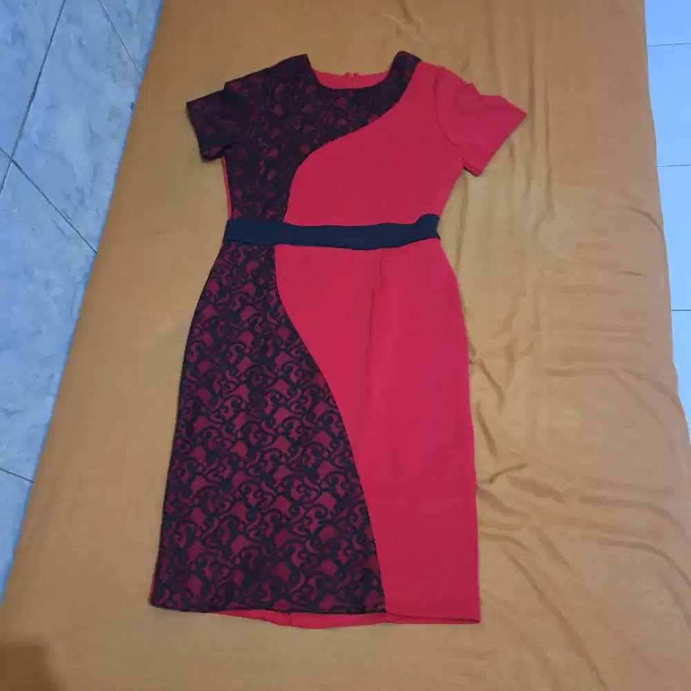 dress wanita warna merah Kombinasi hitam
