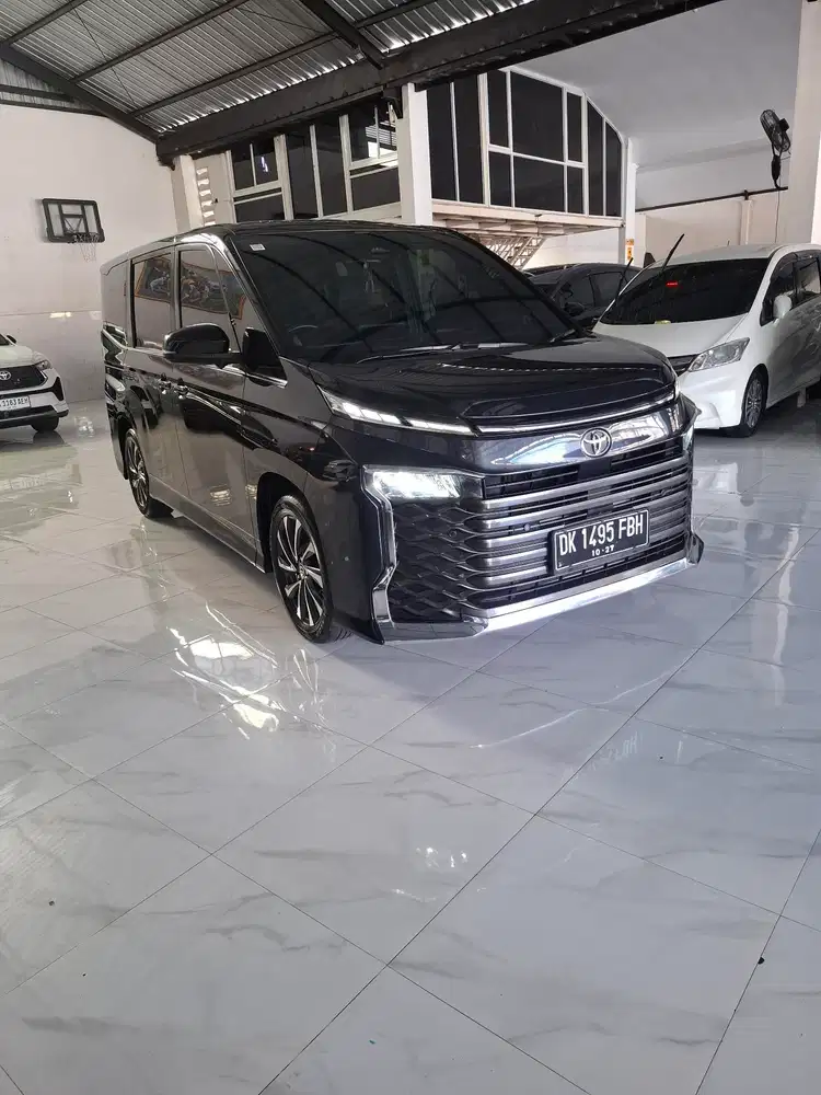 Toyota Voxy 2 .0 hitam