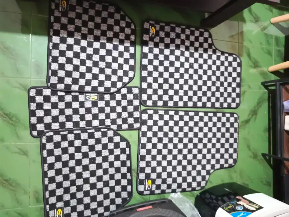 Karpet dadu mobil thailand