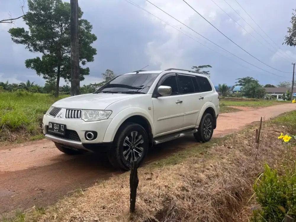 Di jual Mitsubishi Pajero Exceed 4x4 AT Pakaian kantor aja Harga nego