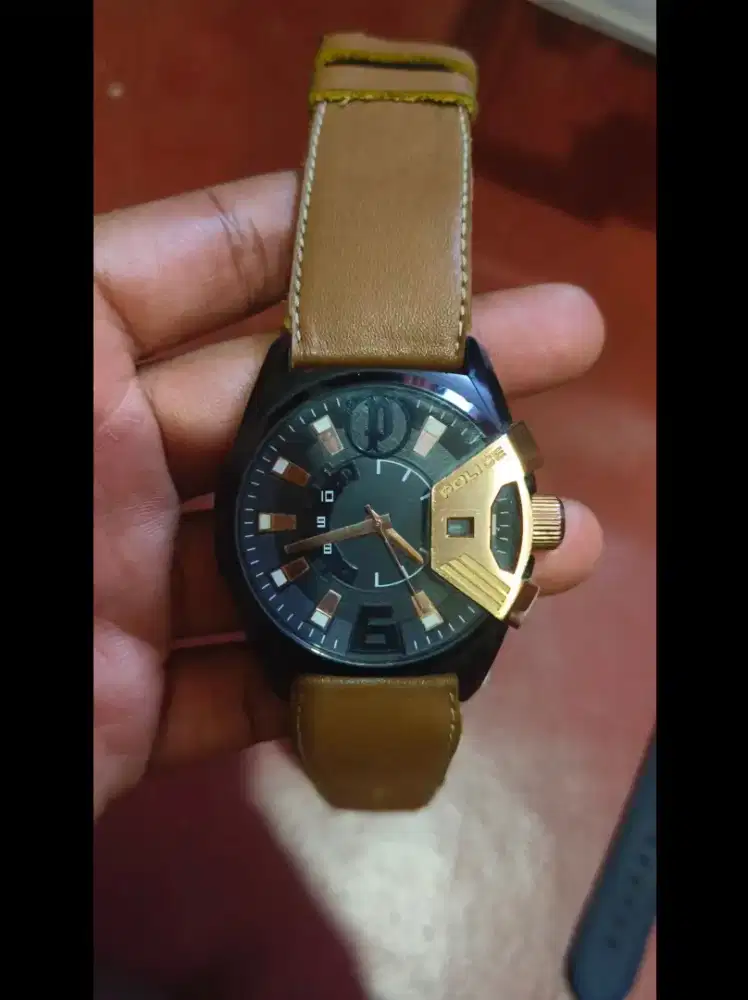 Jam tangan police