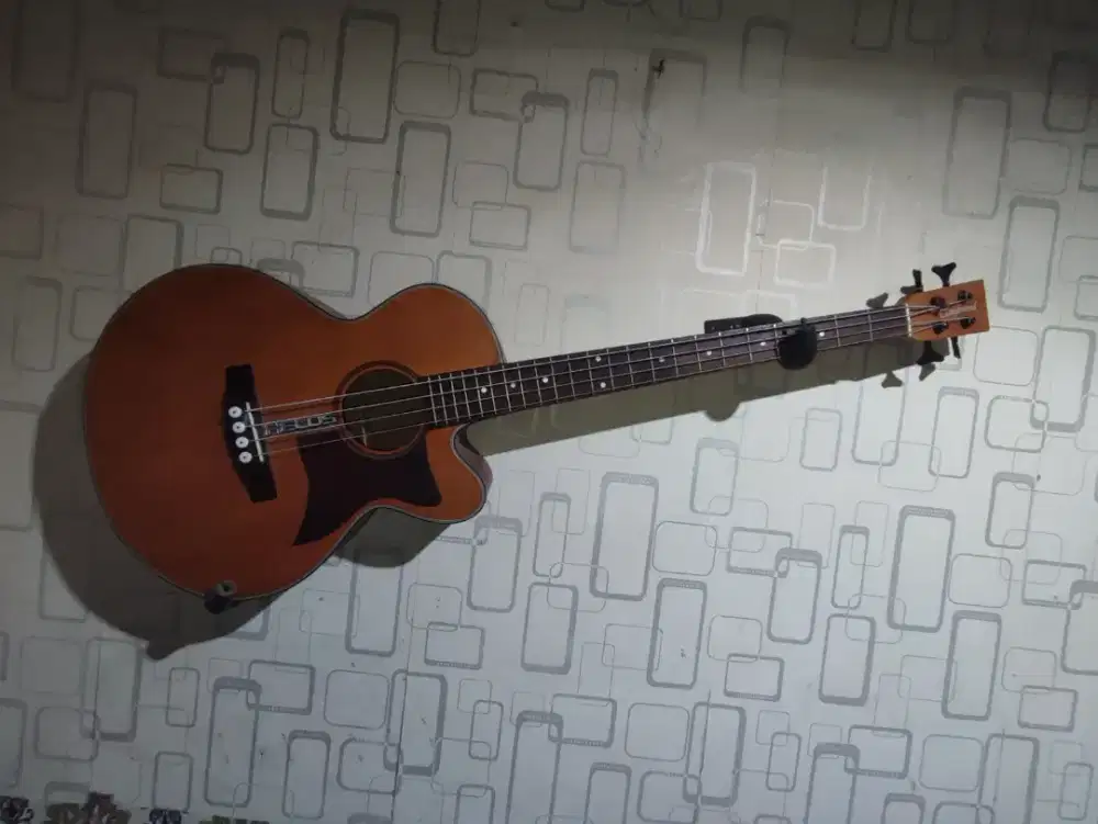 Gitar bass akustik