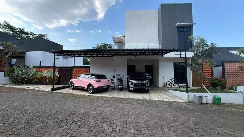 Rumah Mewah bonus Kolam renang di mijen semarang