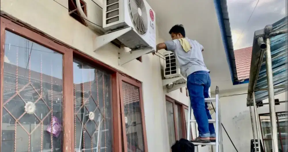 Jasa service AC,instalasi,kulkas 24 jam,bongkar pasang AC baru/bekas.