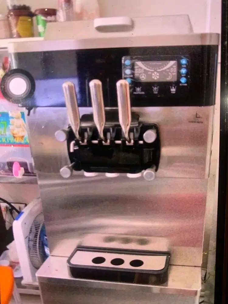 Mesin soft ice cream