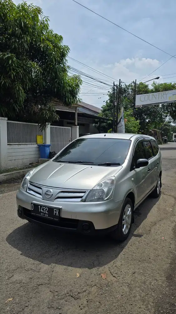 Nissan Grand Livina at 2011 DP 15