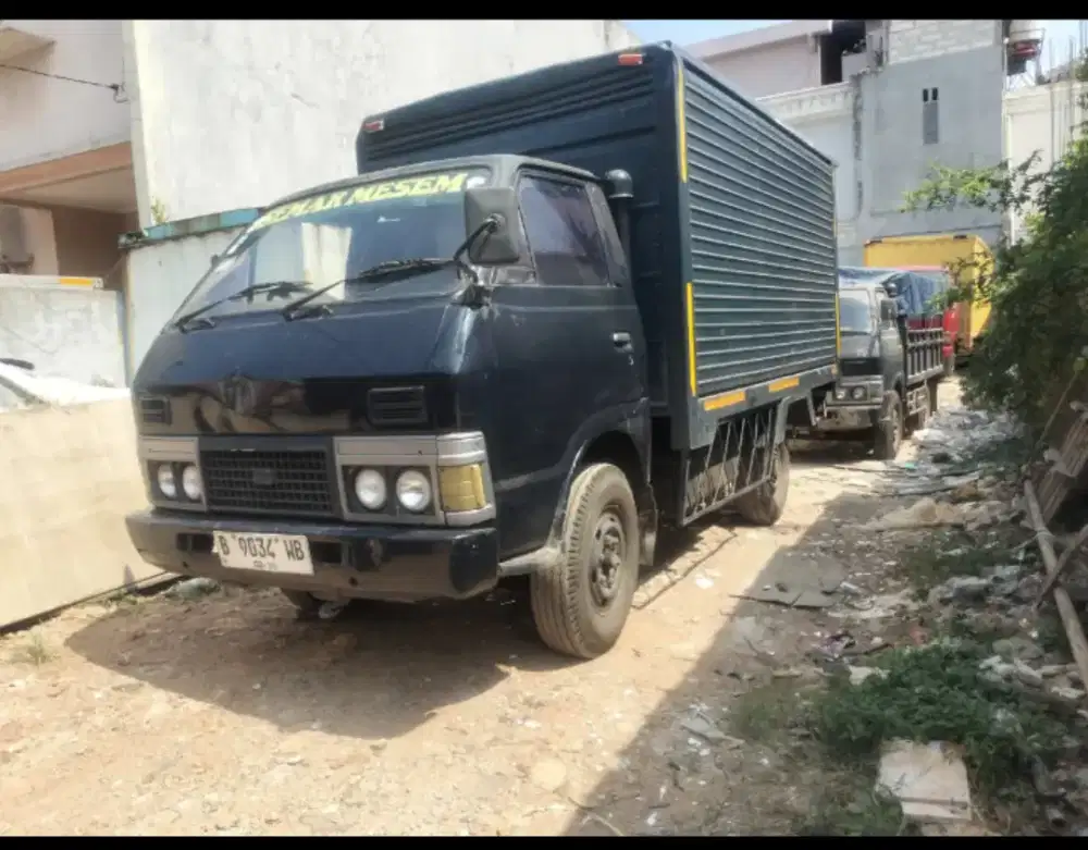 Engkel Daihatsu delta box istimewa
