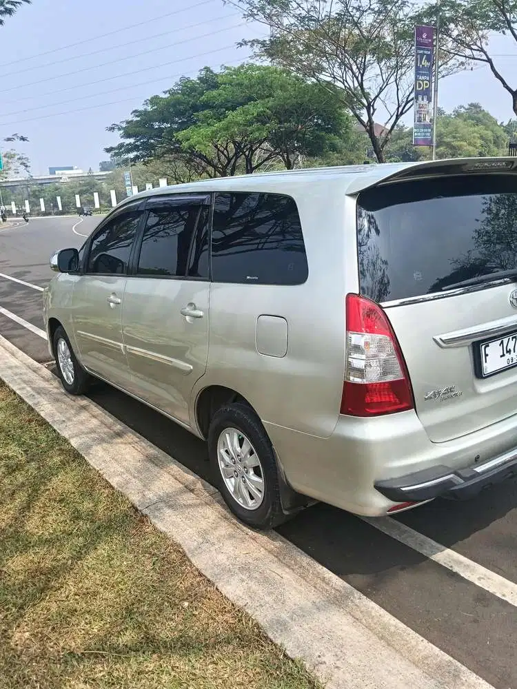 Toyota Kijang Innova 2012 Bensin