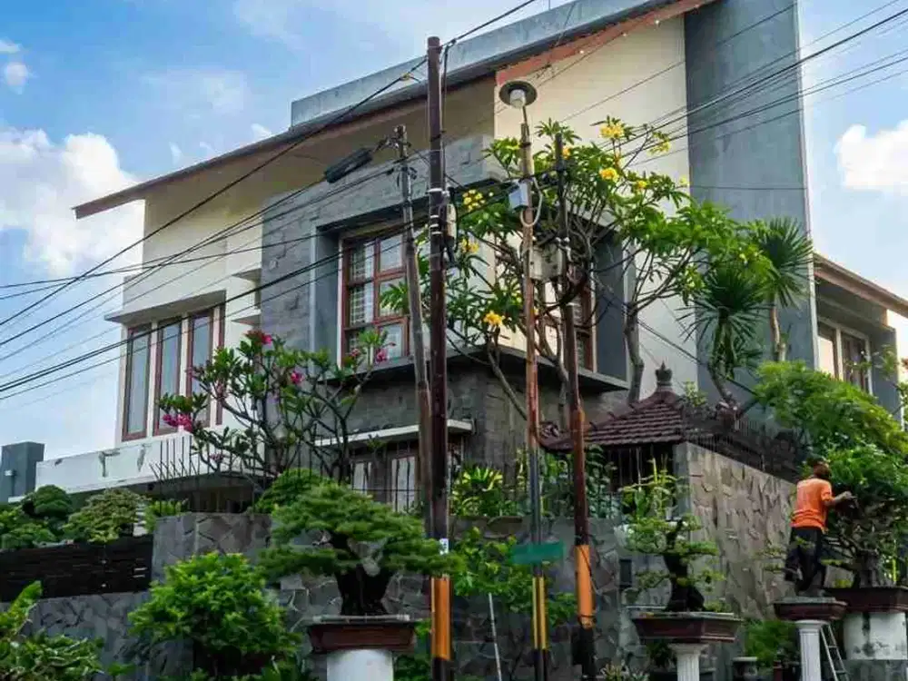 RUMAH MEWAH DI JL WOLOGITO RAYA KEMBANGARUM SEMARANG BARAT