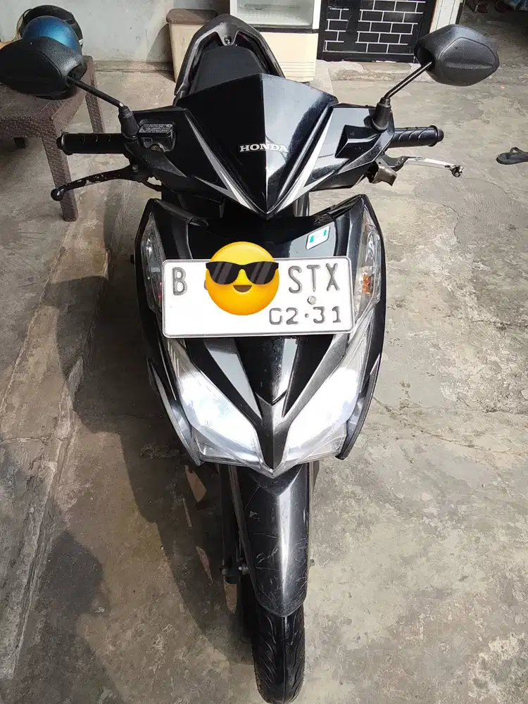 dijual cepat honda vario 125 kzr tahun 2013..