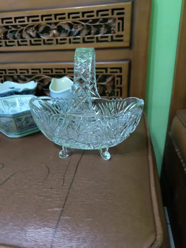 Vase buah kristal