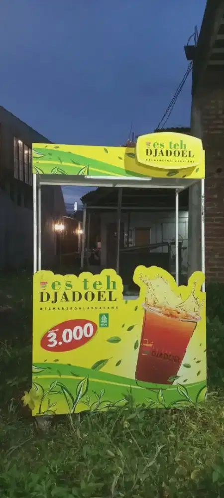 Roda bekas es teh