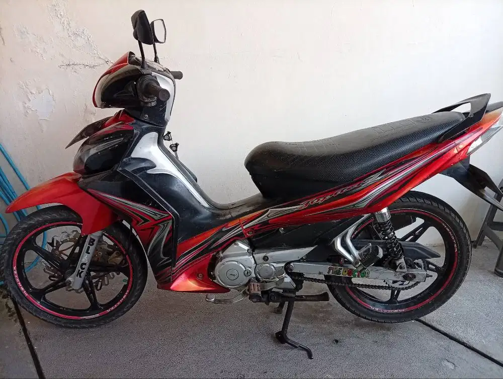 JUAL BUTUH 5 juta MOTOR JUPITER Z NEW CW TAHUN 2010 WARNA MERAH