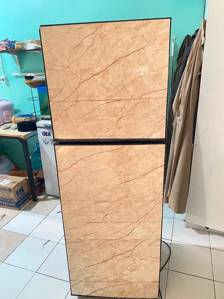 KULKAS DUA PINTU AQUA
