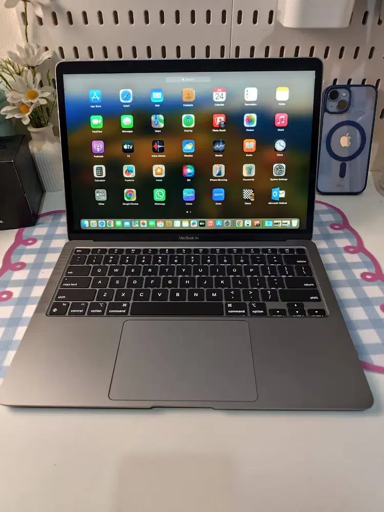 Macbook Air Retina Apple M1 2020 Slim Grey 8/256 JOSS