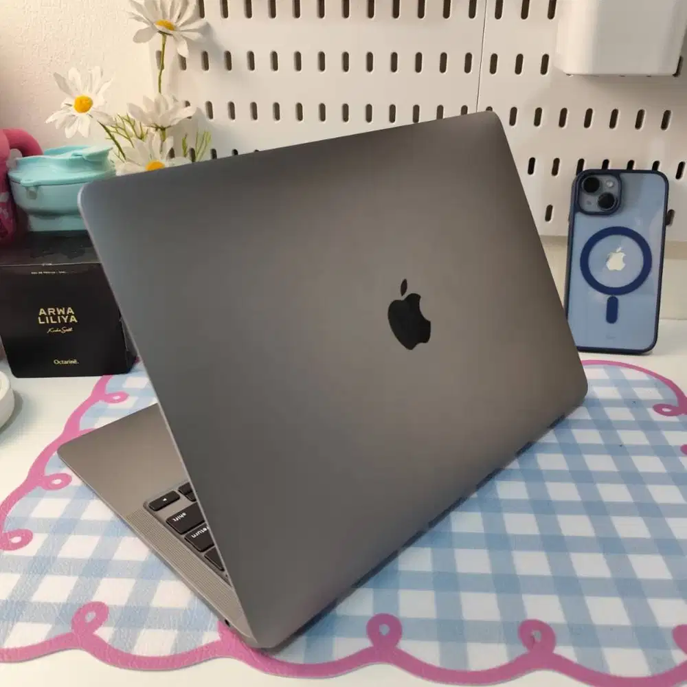 Macbook Air Retina Apple M1 2020 Slim Grey 8/256 OKE