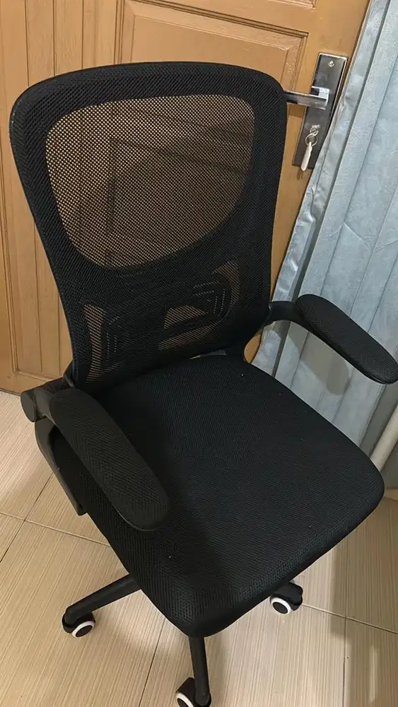 Meja dan kursi (satu set)