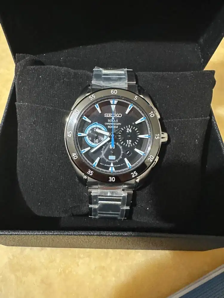 Seiko V175 B0W0