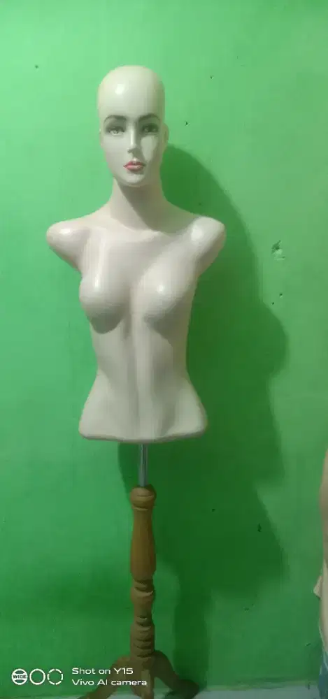 Manekin patung wanita cantik dan putih + kayu penyanggah