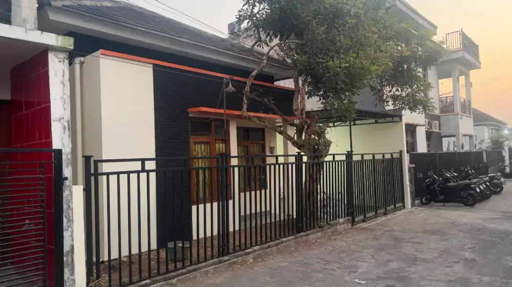 Dijual rumah dekat Amplaz JEC