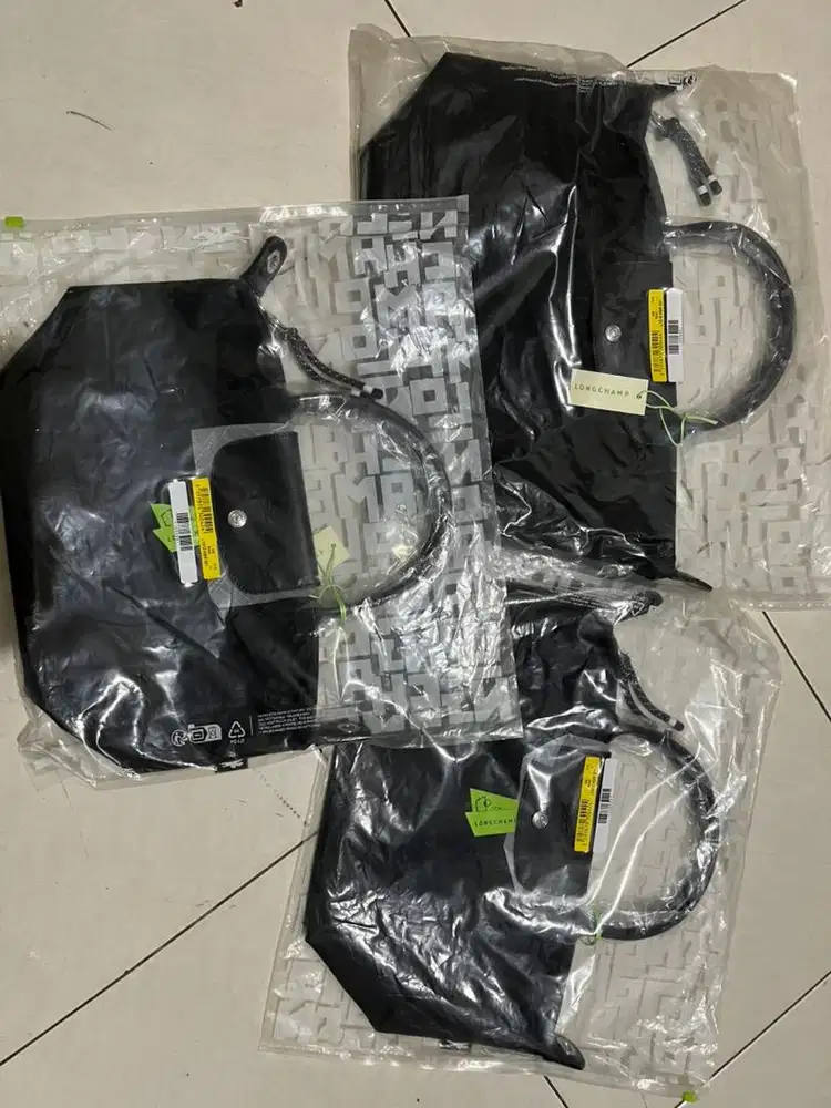 Tas longchamp hitam