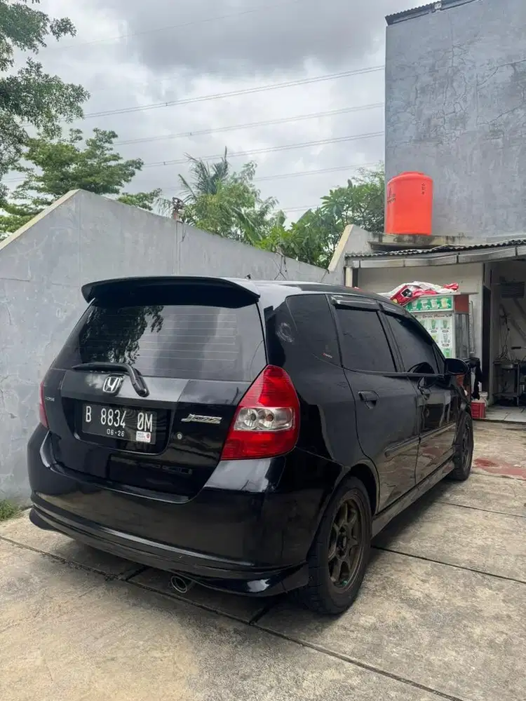 Honda Jazz Idsi tahun 2006 warna hitam