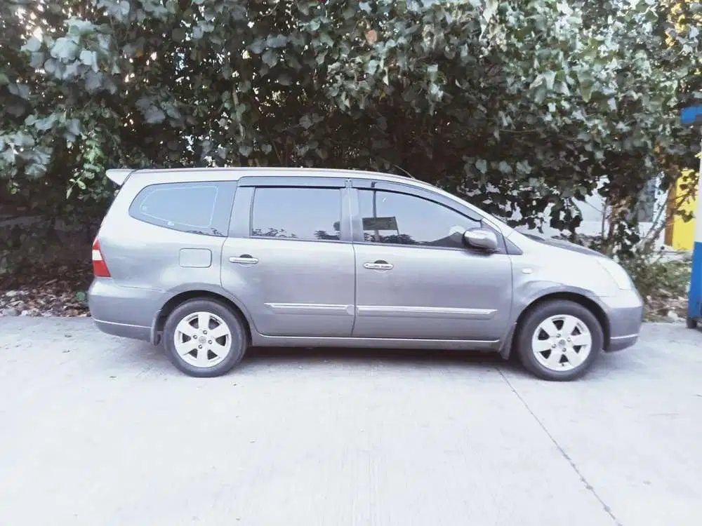 Nissan Grand livina 2010 Bensin