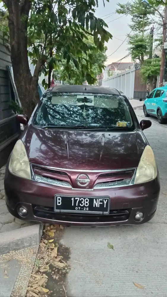 GRAND LIVINA XV AT 2011