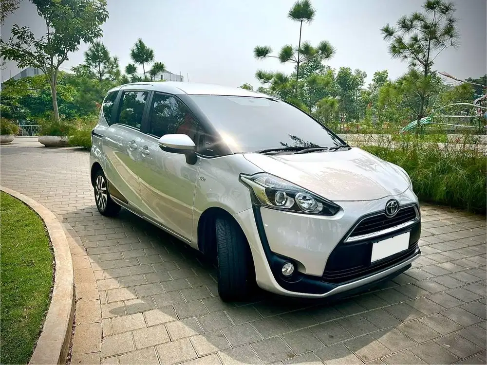 DIJUAL TOYOTA SIENTA TYPE V CVT TAHUN 2017
