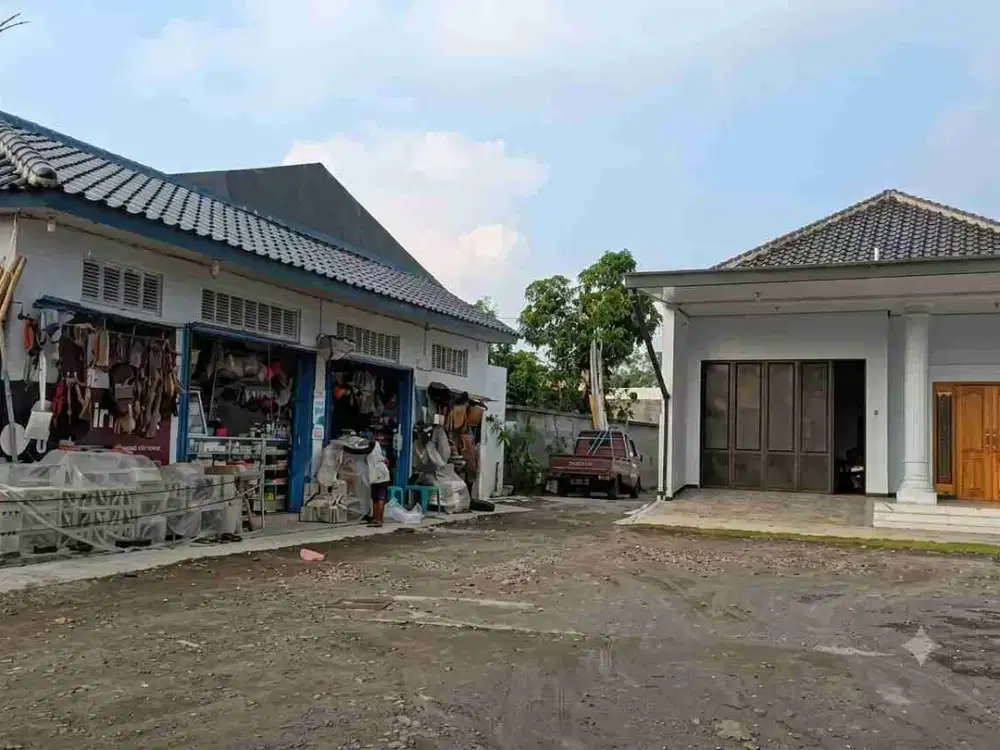 RUMAH  USAHA DI JL BLANCIR SARI PLAMONGANSARI PEDURUNGAN SEMARANG