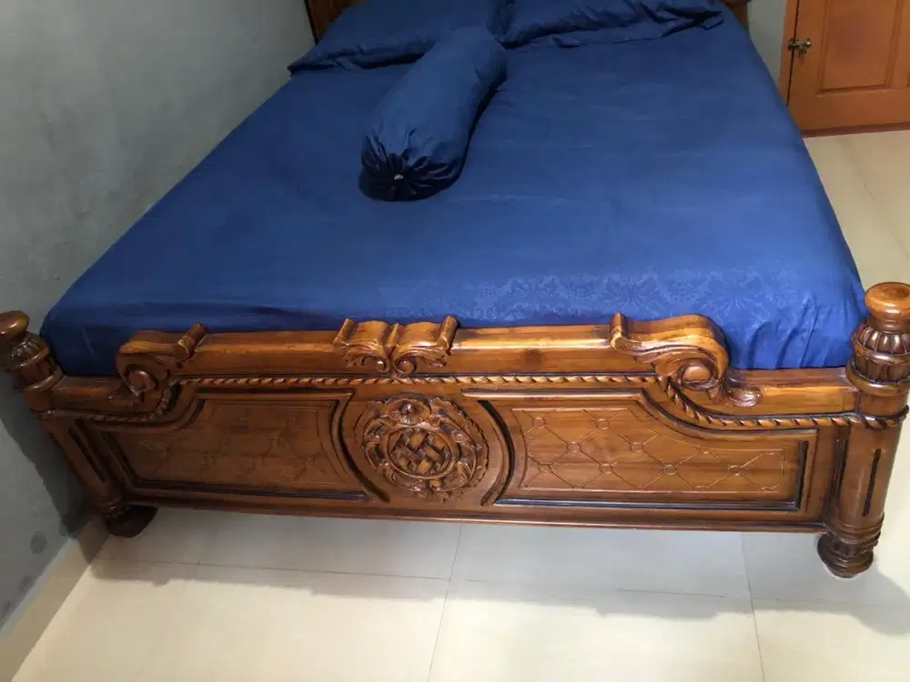 Dipan kayu Jati