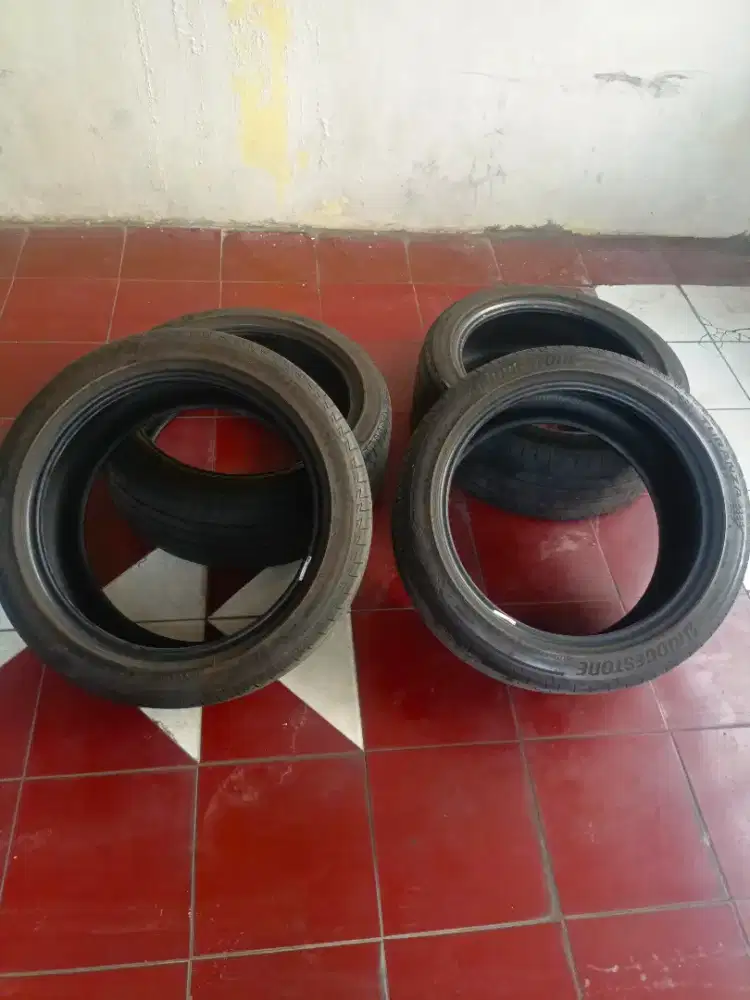 4 Ban Bridgestone Turanza 235/45 R18 Tebal 85%