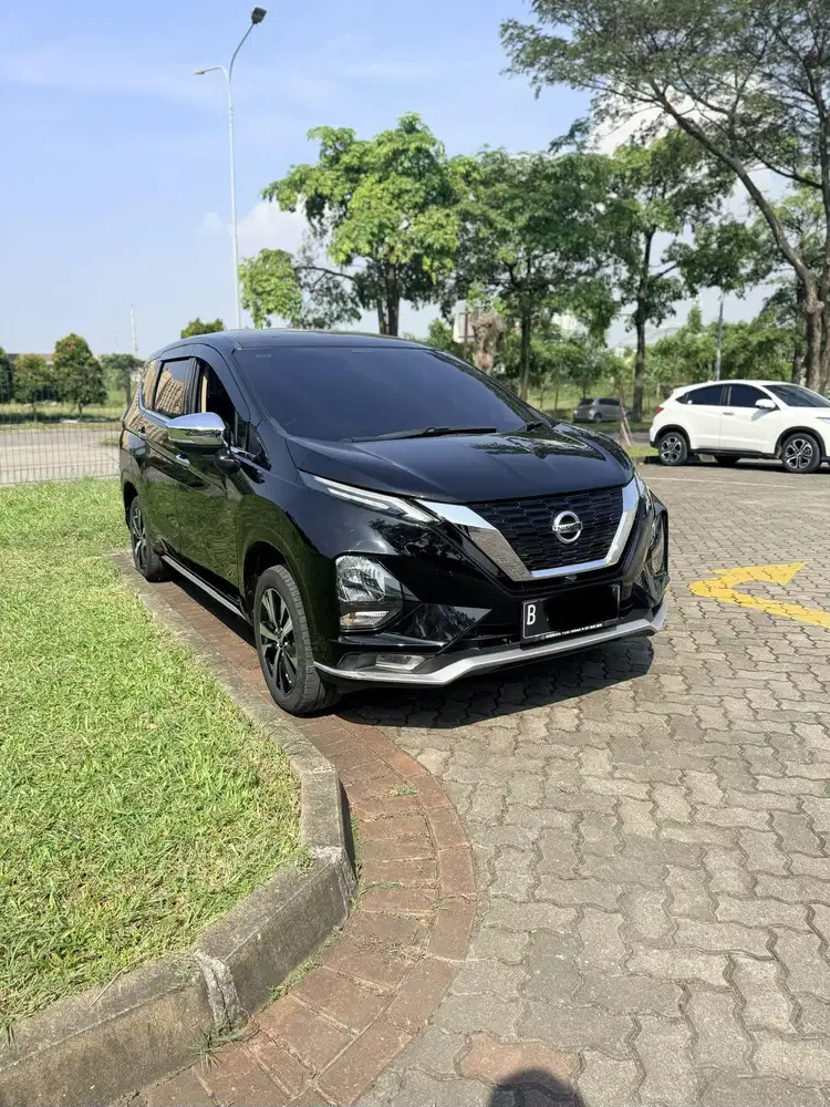 Nissan Livina VL 2021 AT Matic Hitam KM rendah