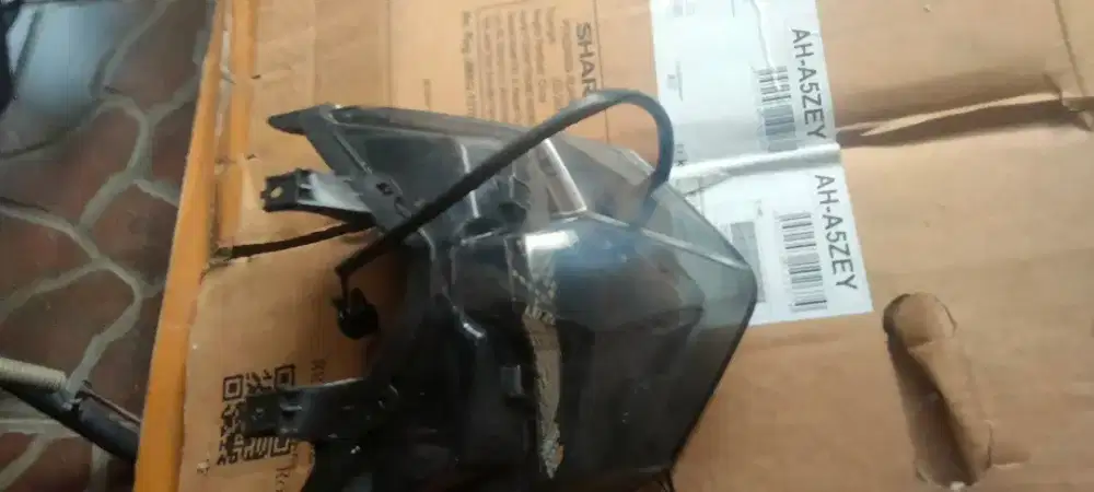 Tutup cvt ,velg ,lampu belakang vario 125/150 new