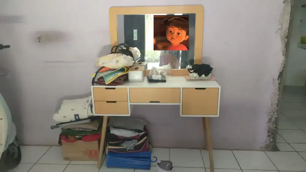 Meja rias 93 x 41 x 131 CM