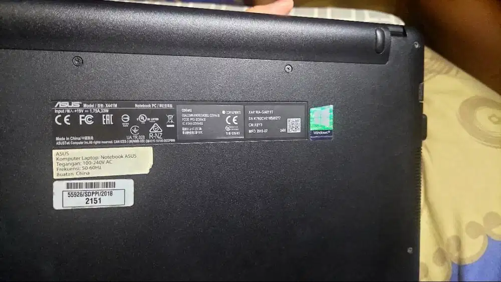 Asus X441M jual murah aja masih bagus. SSD 128 GB RAM 4 GB