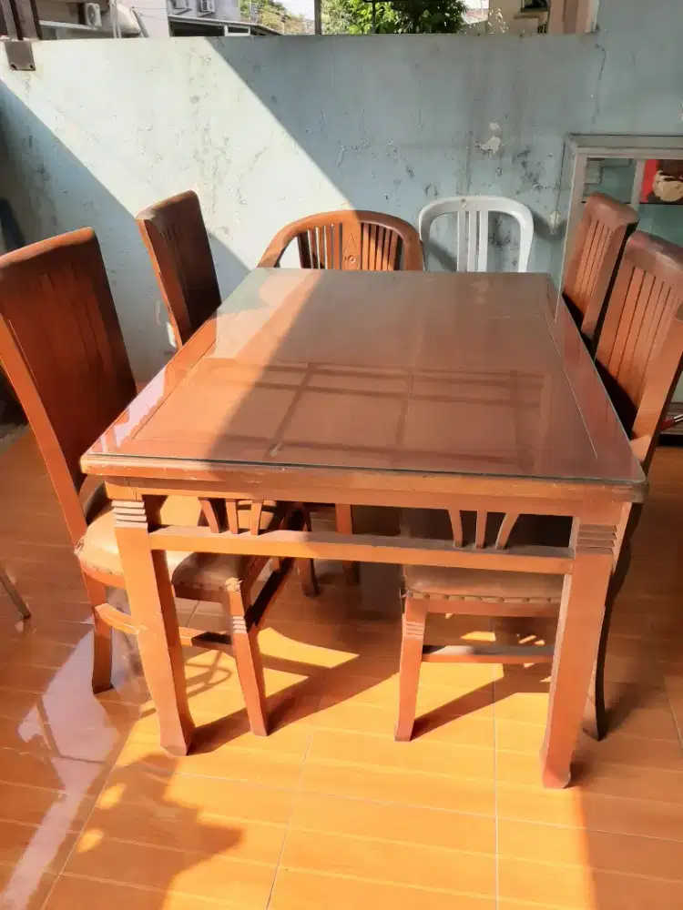 Meja makan bekas masih bagus