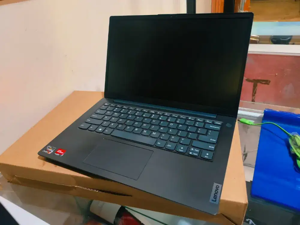 Laptop Lenovo Amd Ryzen 3-5300U
Ram 8 ssd 256