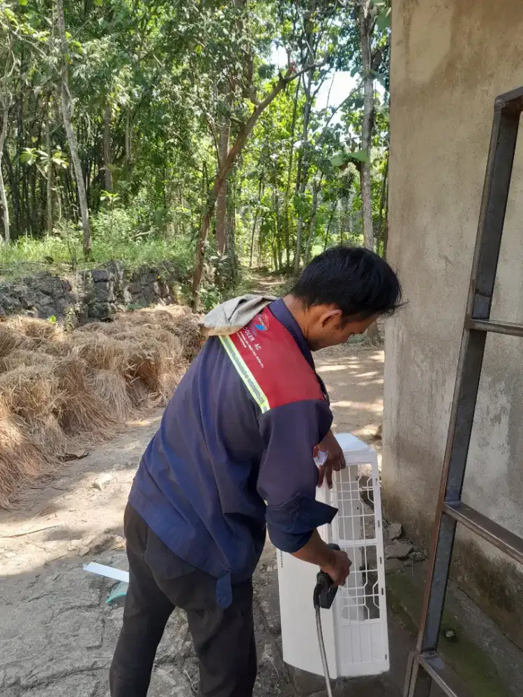 Teknisi AC tanpa ribet! Jelas garansi