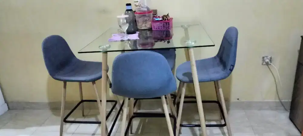 Set meja makan Informa