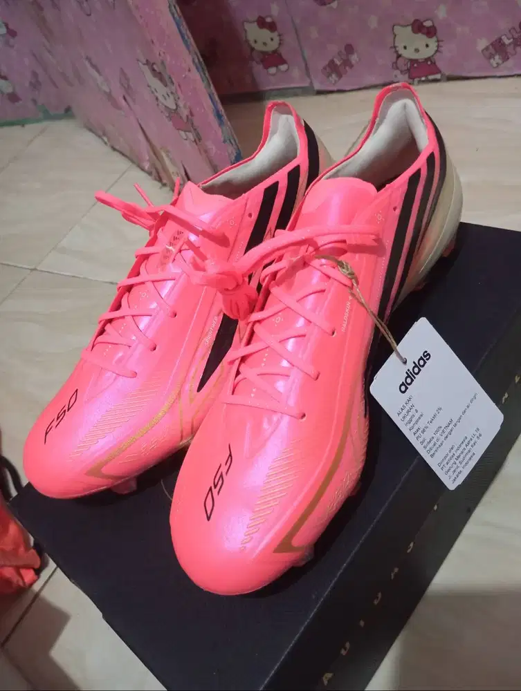 Merek adidas kondisi baru
