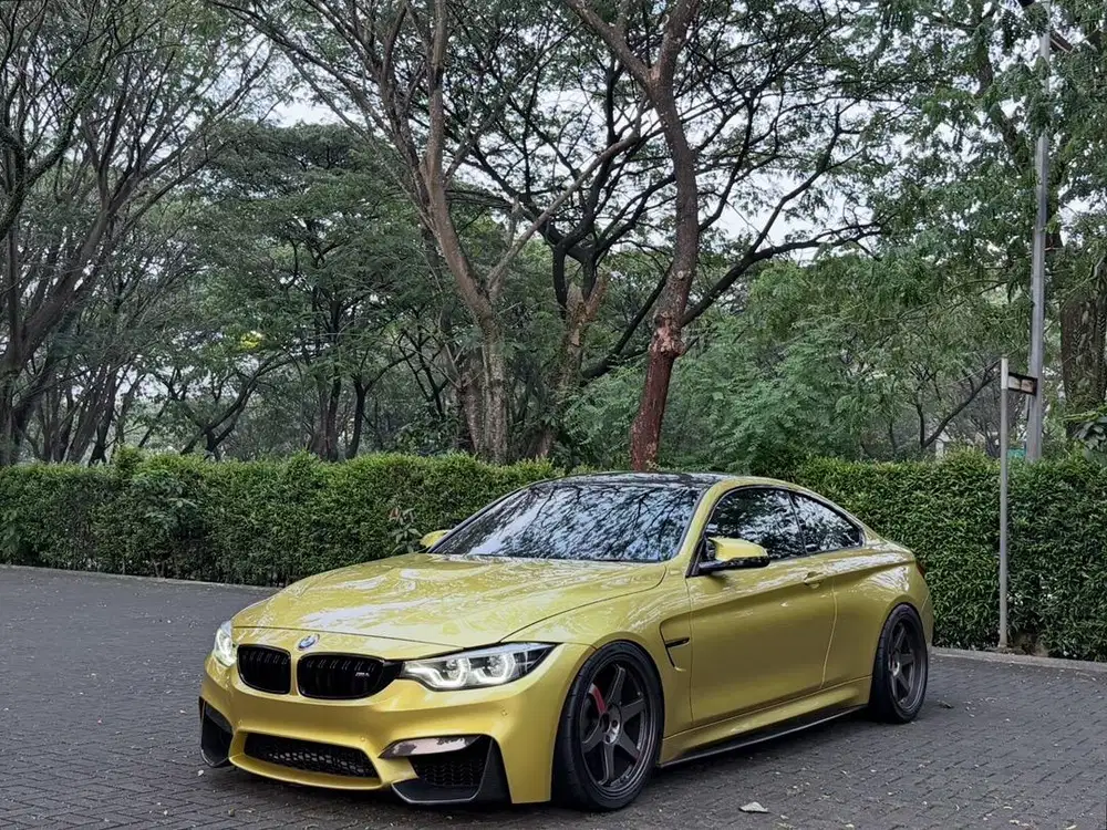 F82 LCI Look! BMW M4 Coupe 2014 C43 M3 M5 M6 Cayman 911 M2C