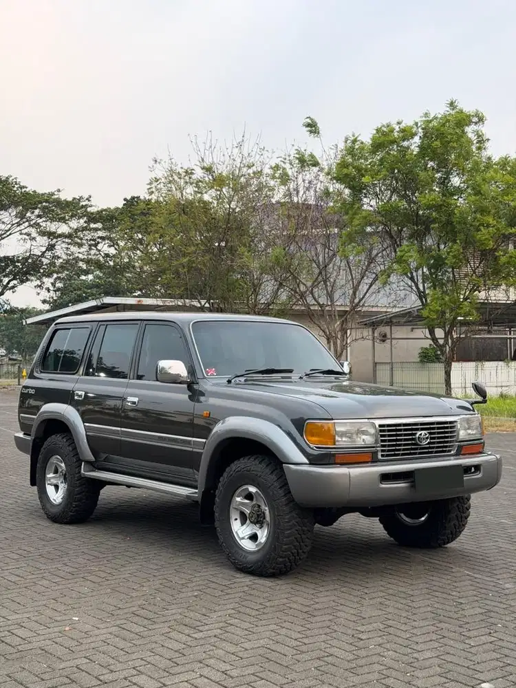 TOYOTA LAND CRUISER VX80 1996