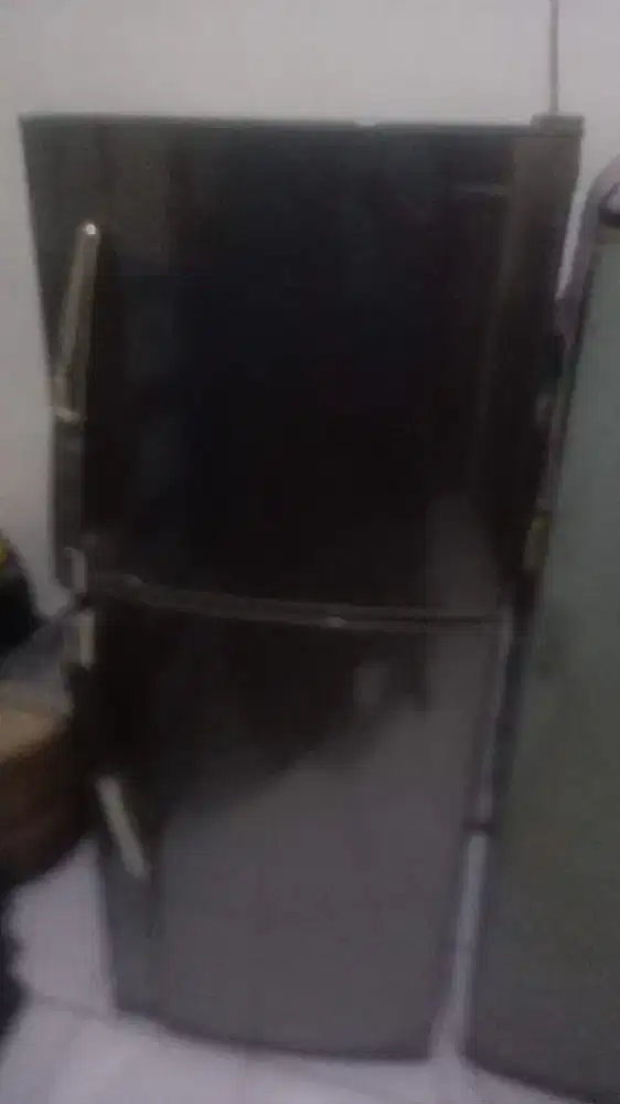 Dijual kulkas Sharp 2 pintu siap pakai normal bisa diantar