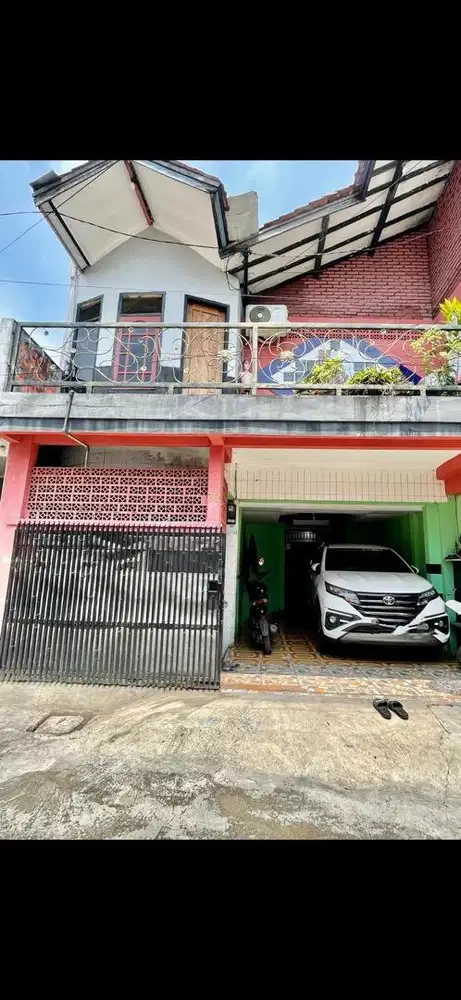 Dijual Cepat Rumah 3 Lantai 3 KM-3KT Harga Dibawah Pasaran