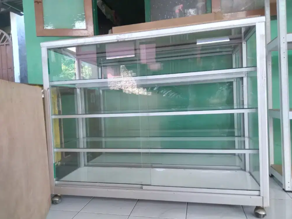 etalase dan rak